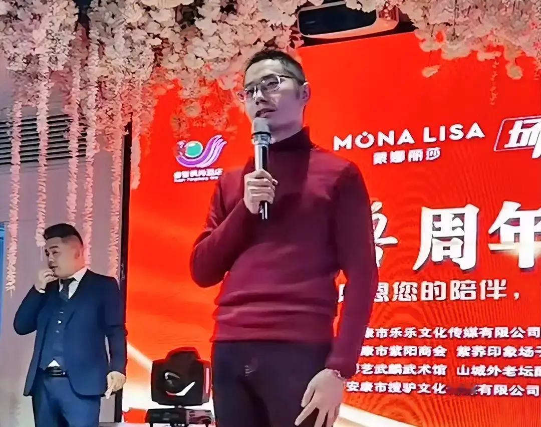 坐牢20年刚出来，先见的不是孩子
 
他推开那扇门，第一句问的是潘莲花在哪。原配