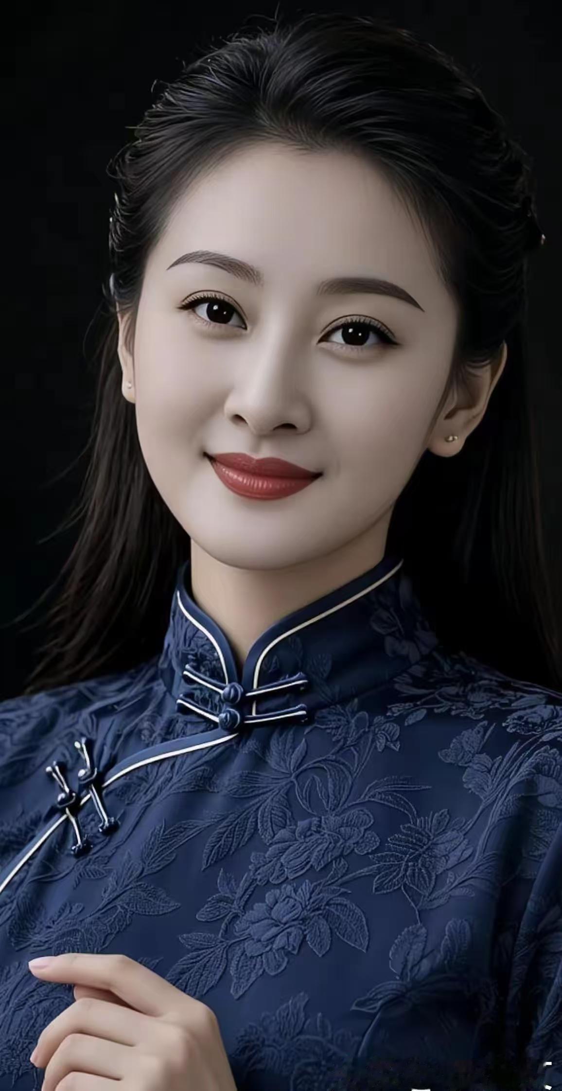 殿前欢·题蓝衣旗袍照 
暗香来，
青衿绣影立尘埃。
不随桃李争春色，
冰心月开。