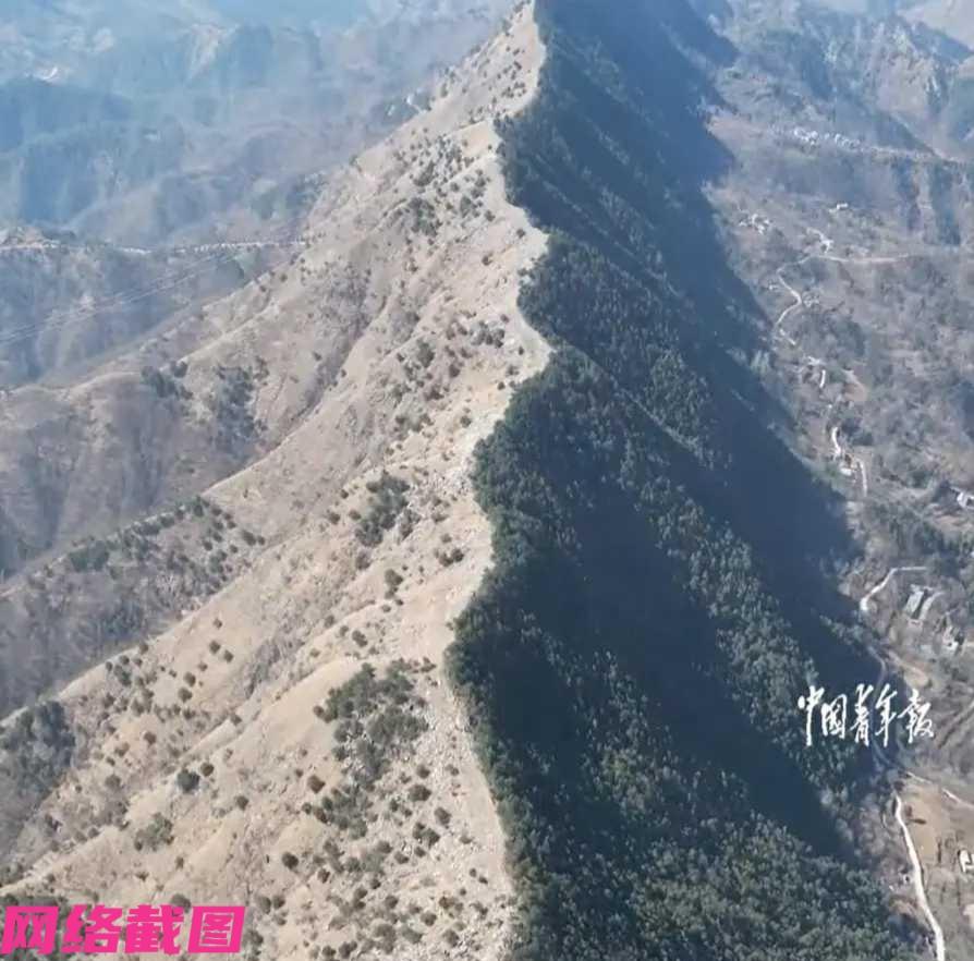 陕西商洛有名高二的男生，在这过年期间来商州沙河子的卧虎岭徒步。

只是当他走到一