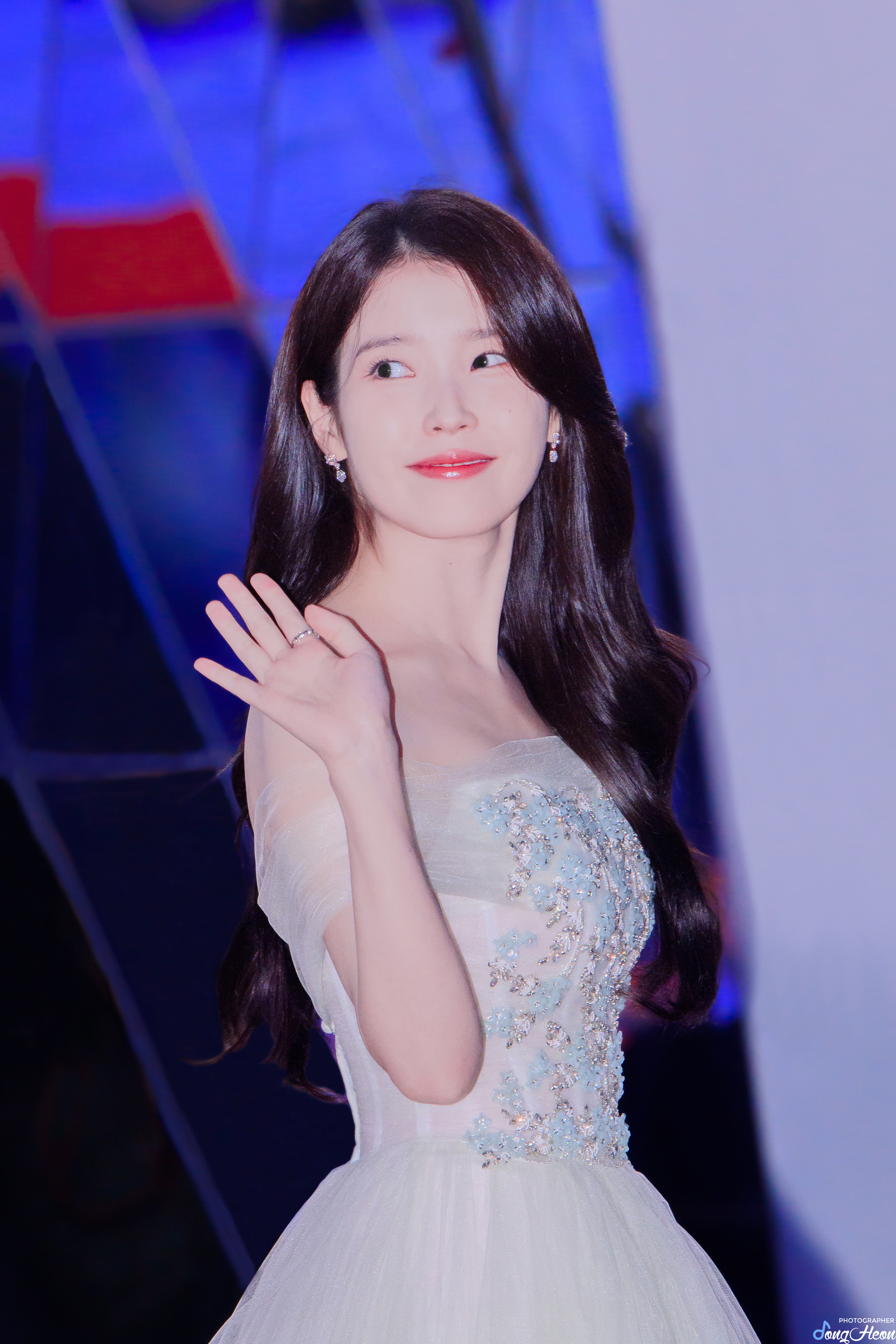 IU[超话]  🐥IU青龙视后 250718 IU青龙电视剧大赏高清饭拍cr.