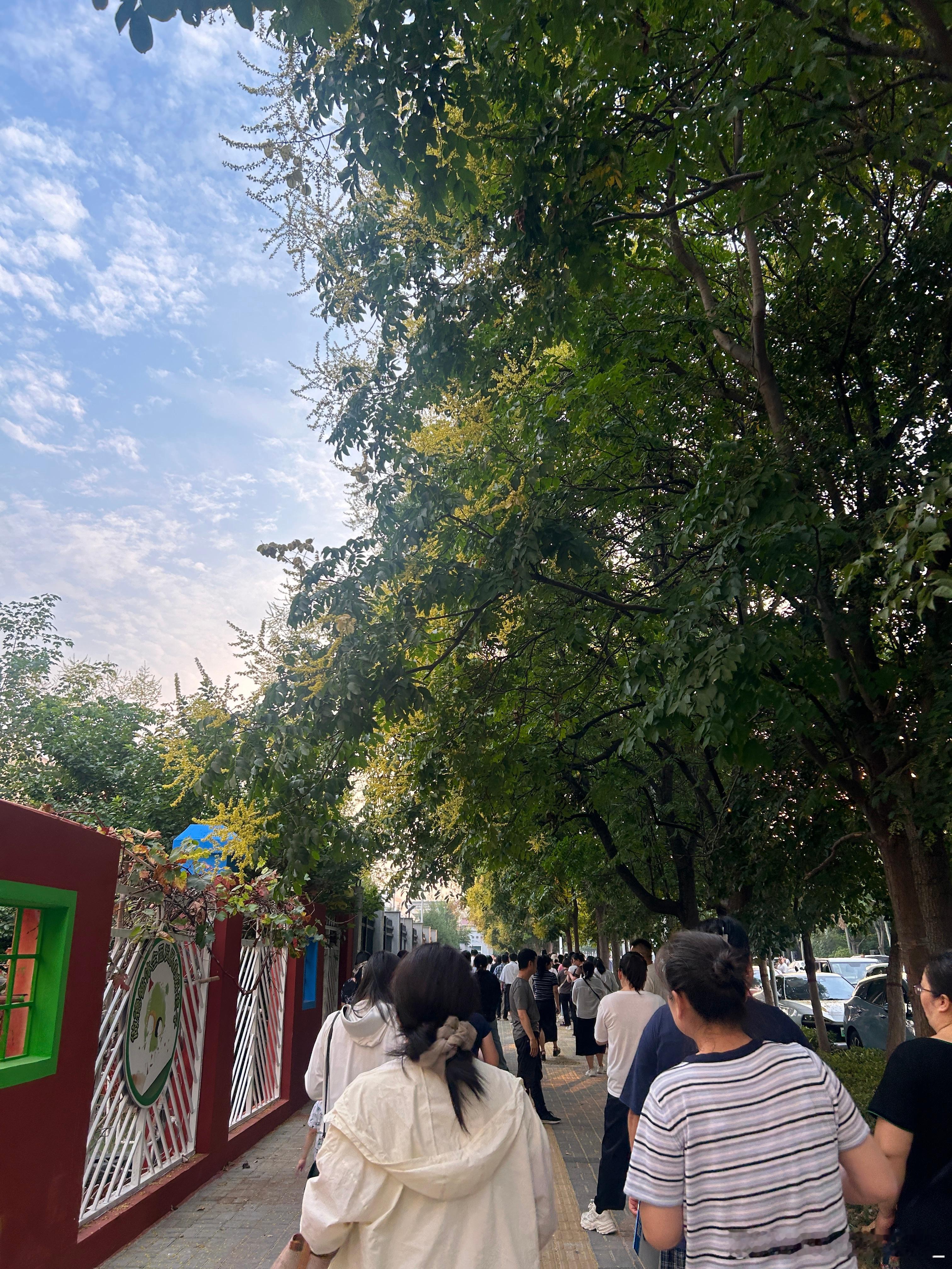 儿子的新学期第一次家长会。 ​​​