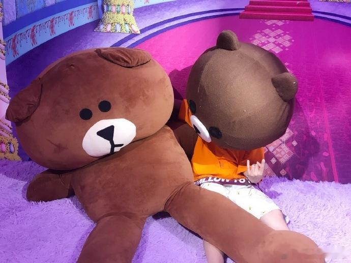 秀一下我家的萌狗：打卡游乐园并且玩的很开心张泽禹萌宠宝典销冠
