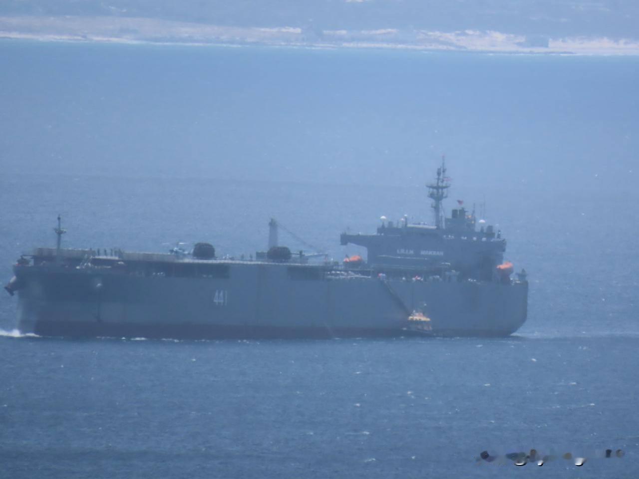 🇮🇷伊朗海军的“马克兰”号海上基地于2026年1月8日抵达南非福尔斯湾，这是