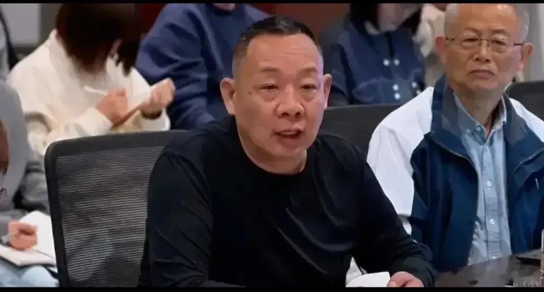 恐怕连夜涨价的房东也没想到，胖东来最值钱的不是那栋楼，而是于东来这三个字。

看