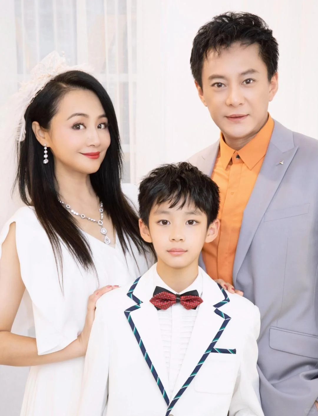 曹颖和王斑的儿子小王子长大啦