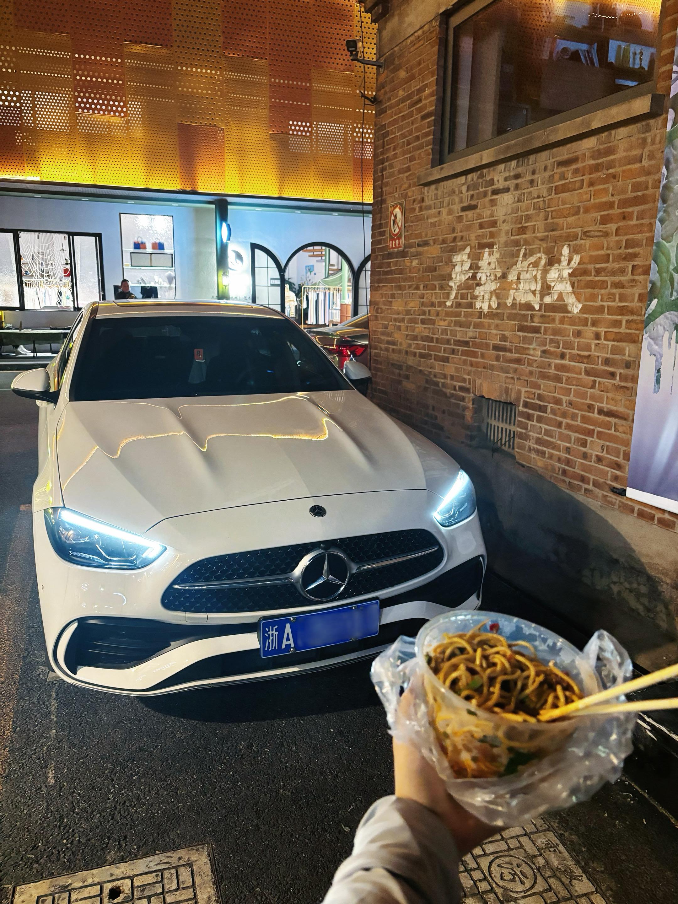以前是为了他省钱吃路边摊 而现在吃路边摊一心只为它