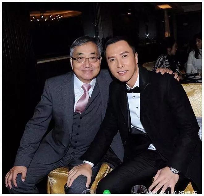 甄子丹的岳父是富豪，甄子丹在演艺界那可是响当当的人物，他的功夫片不知道迷倒了多少