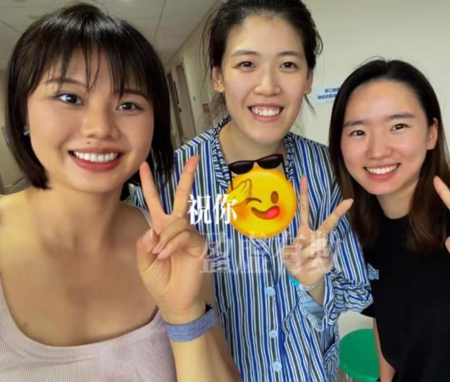 姐妹情深！妹妹李盈莹在天津动手术，中国女排队长龚翔宇、倪非凡、王梦洁三人，在北京