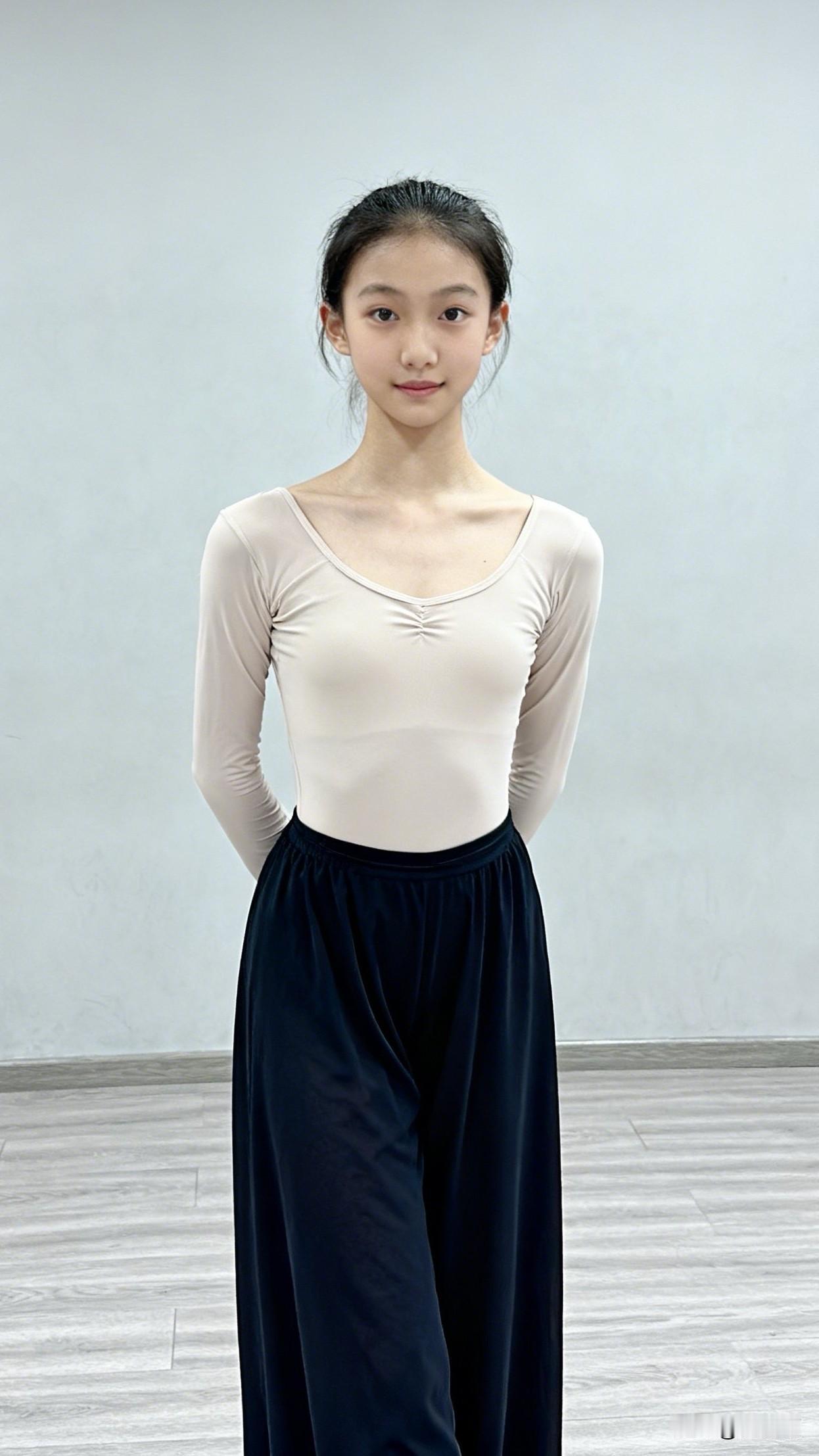 你见过最漂亮的小女孩儿长什么样? 甜舞女孩 舞蹈女孩儿的夏天是汗水的日子[加油]