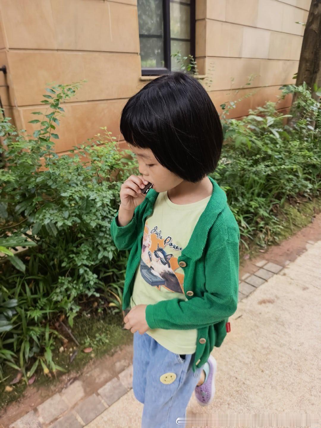 跑飞快 踩点进校妮娜一家饭团团日常