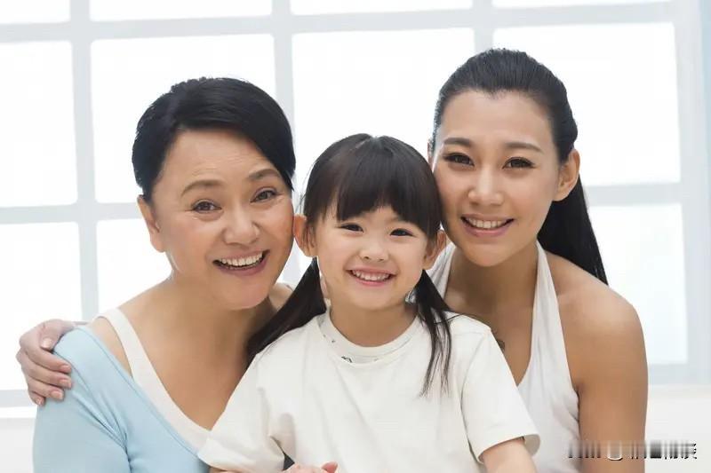 婆婆和小姑子吵架，我着实纠结要不要去劝。我老公工作繁忙，我生完宝宝后便住进婆婆家