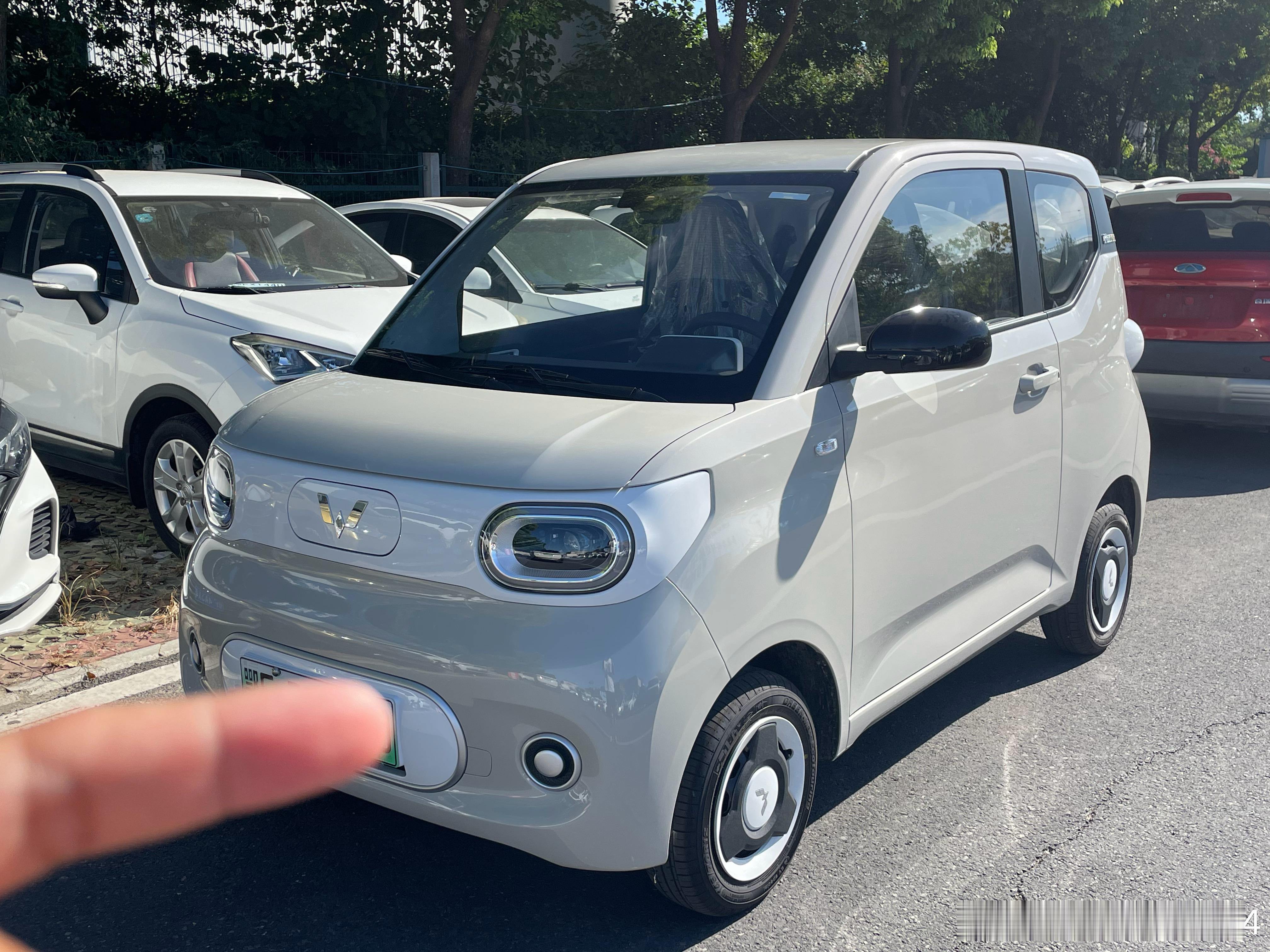 上班上班拿下零公里二手车三代马卡龙五菱miniEV25年上牌，拿过国补的，比新车