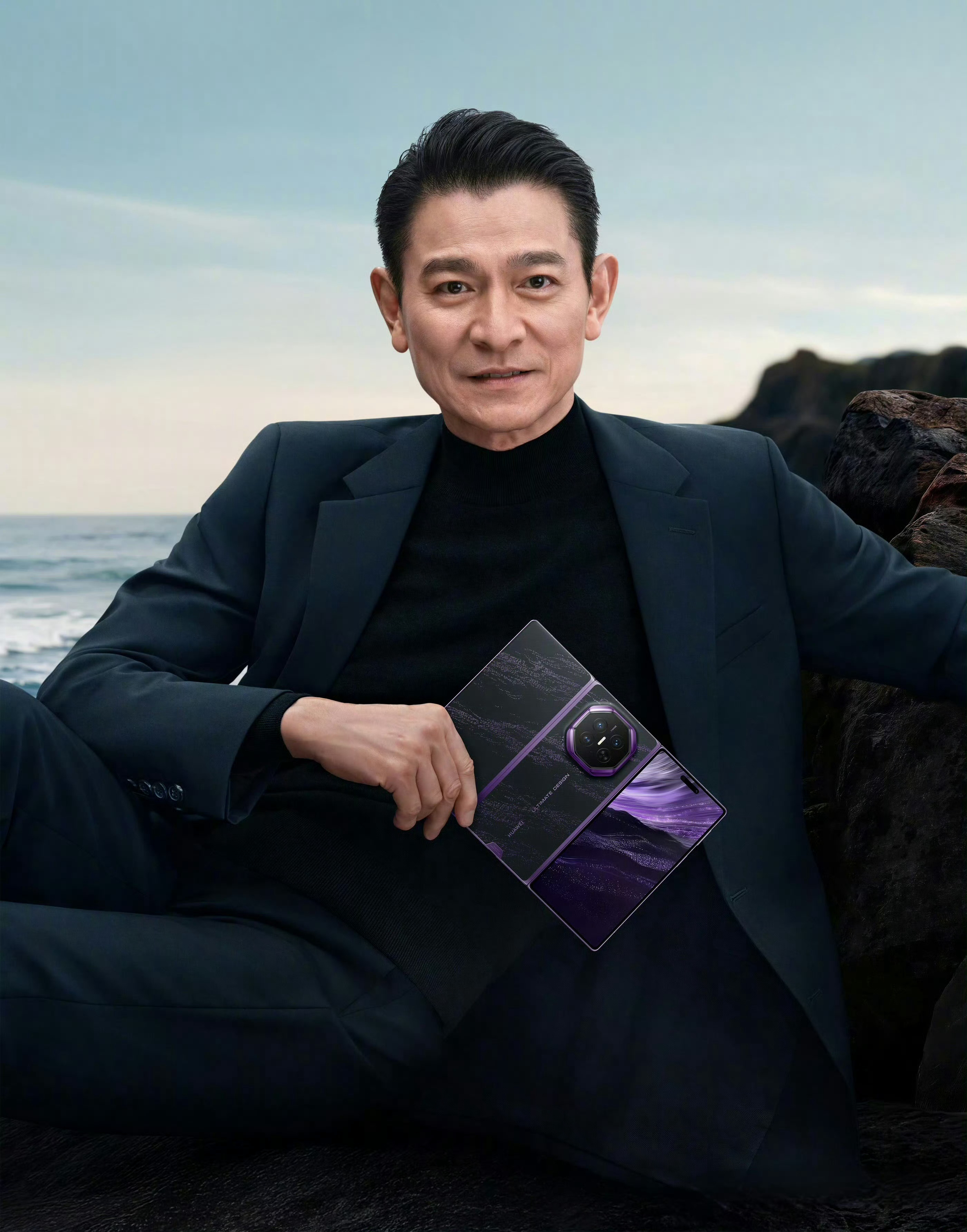 华为发布MateXT2全新三折叠机型在形态上带来不小突破，开合逻辑贴合日常使用习