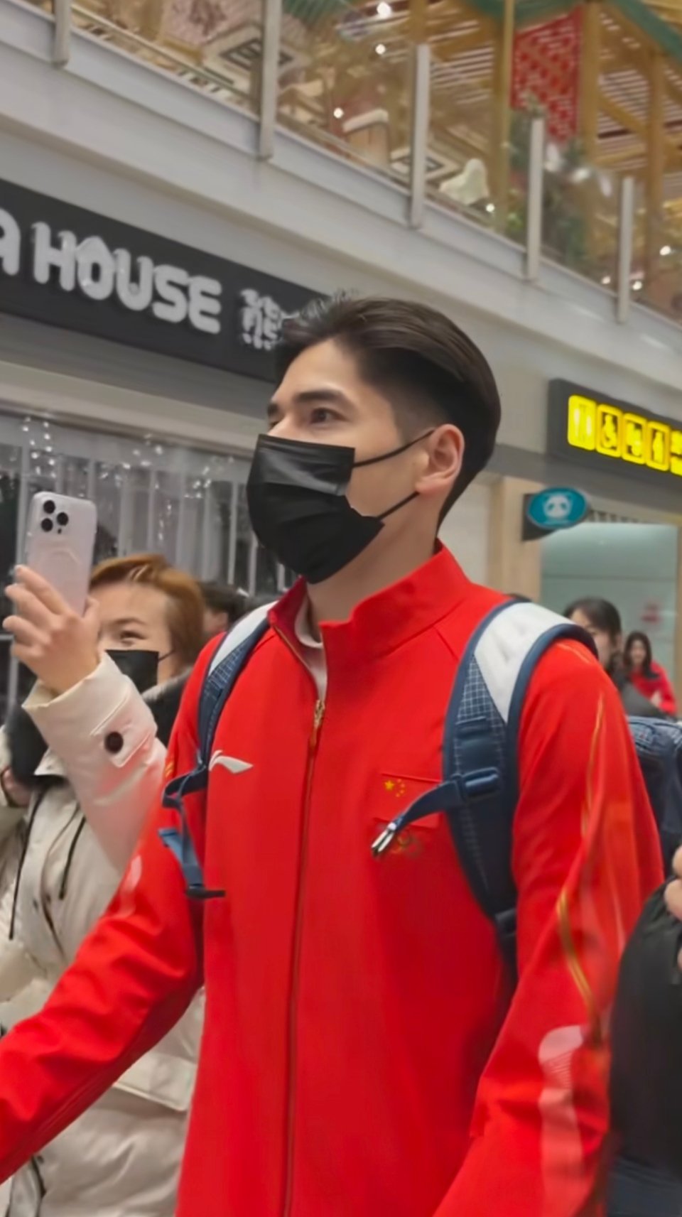 米兰冬奥村正式开门迎客刘少昂米兰冬奥会加油 