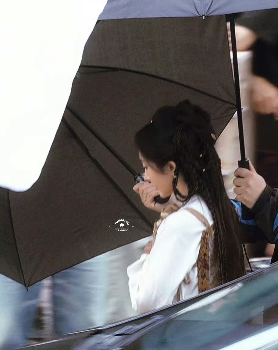 杨幂江山大同编发造型完全妈妈级别杨幂江山大同冯湮儿路透杨幂江山大同冯湮儿出妆路透