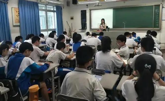 你是不是也纳闷，孩子天天熬夜刷题、补课不断，成绩却总上不去？其实各科都有底层逻辑