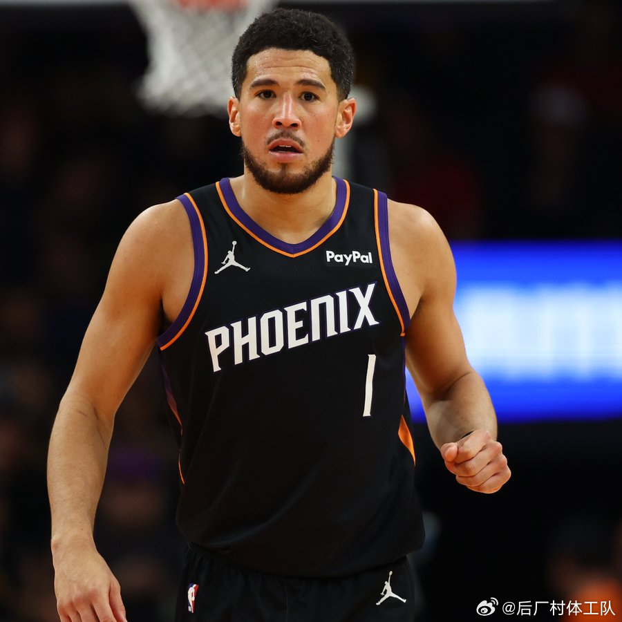 布克复出太阳对战国王 布克今日复出就迎来里程碑，他成为历史上第三位用了不超过72