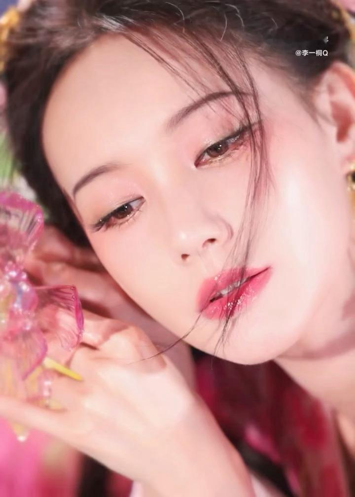 李一桐这张脸太权威了🥹🥹🥹 ​​​