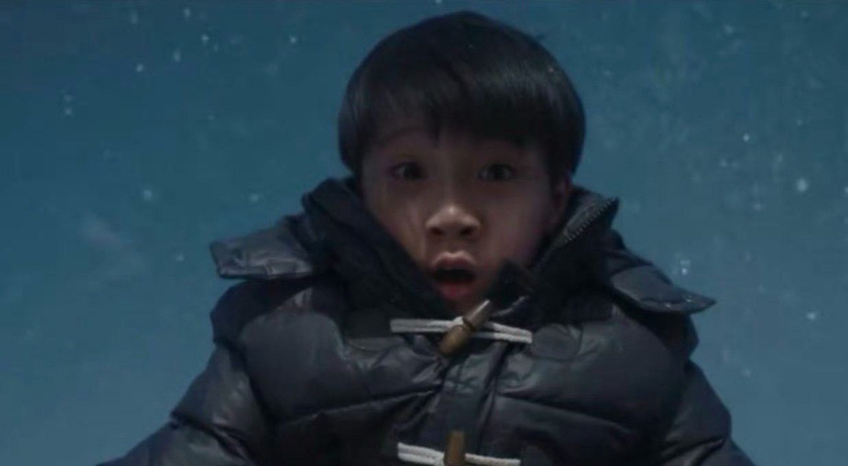 肖战顶级留白式演技这里真的好虐，小刘铮亮和父亲对视最后一眼，是隔着冰层小城良方刘