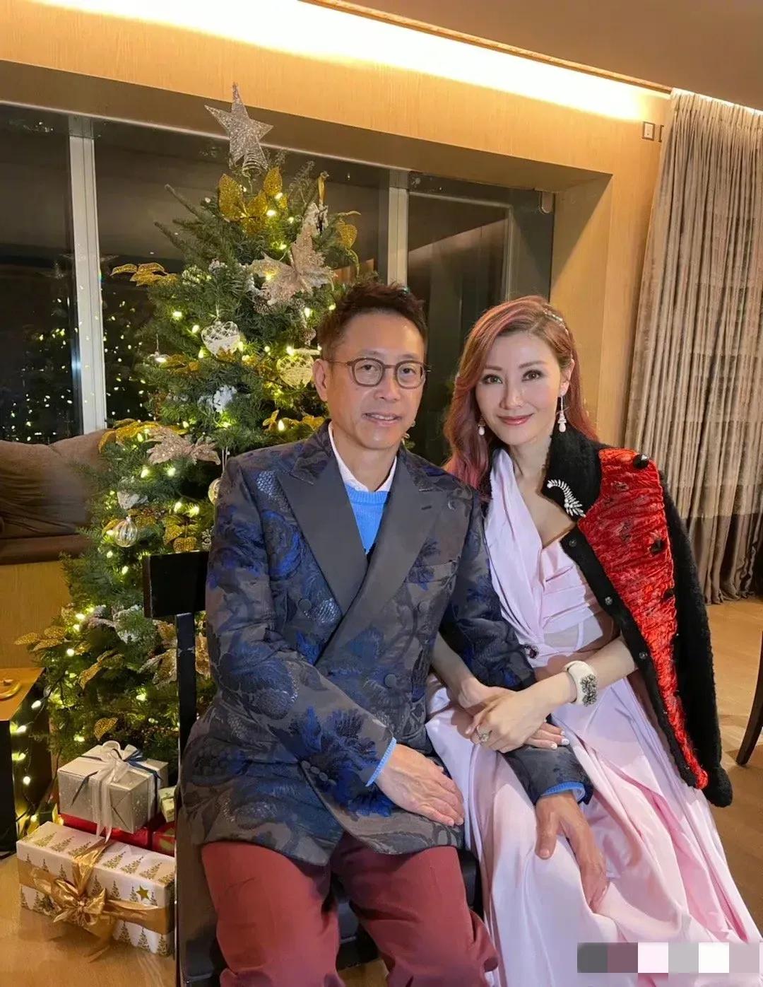 不得不说李嘉欣是有点运道在身的。李嘉欣18岁出道，38岁结婚，中间这20年恃靓行