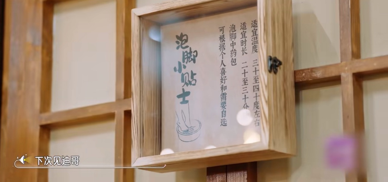 杨迪坐飞机前要吃药没想到杨迪坐飞机之前必须得吃半颗药才敢飞，恐飞的小伙伴们狠狠共