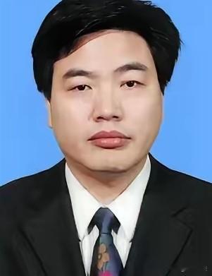 河南医疗圈这两天的消息，让我这个常年盯军事的人也觉得有点意思。中央纪委国家监委网