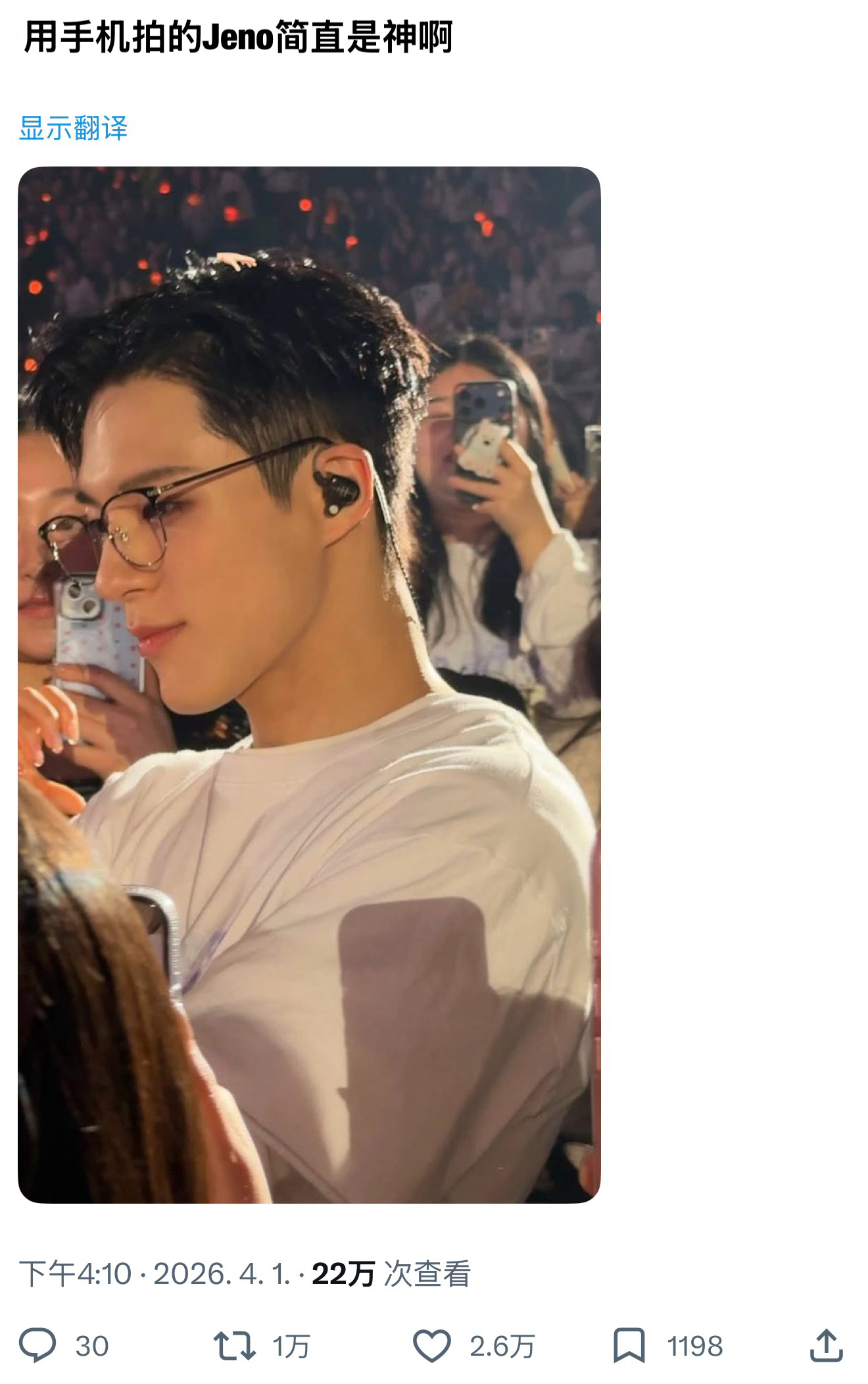 推万转的李帝努原相机后置饭拍，好立体的骨相好清晰的下颚线，侧颜简直神来的