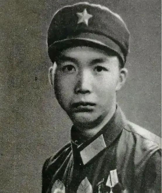 1979年，一个叫高华忠的士兵，接到了掩护全营撤退的死命令。战斗结束，任务完成，