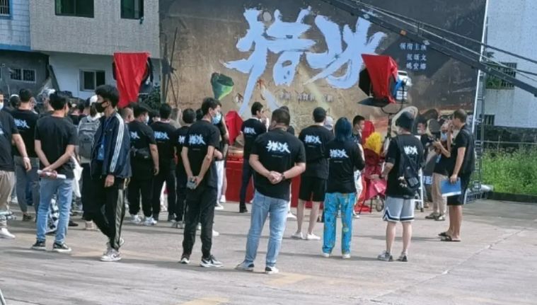 在2月19，张颂文官宣《狂飙》后首部电视剧《猎冰》定档了，在2月21日上线播出。...