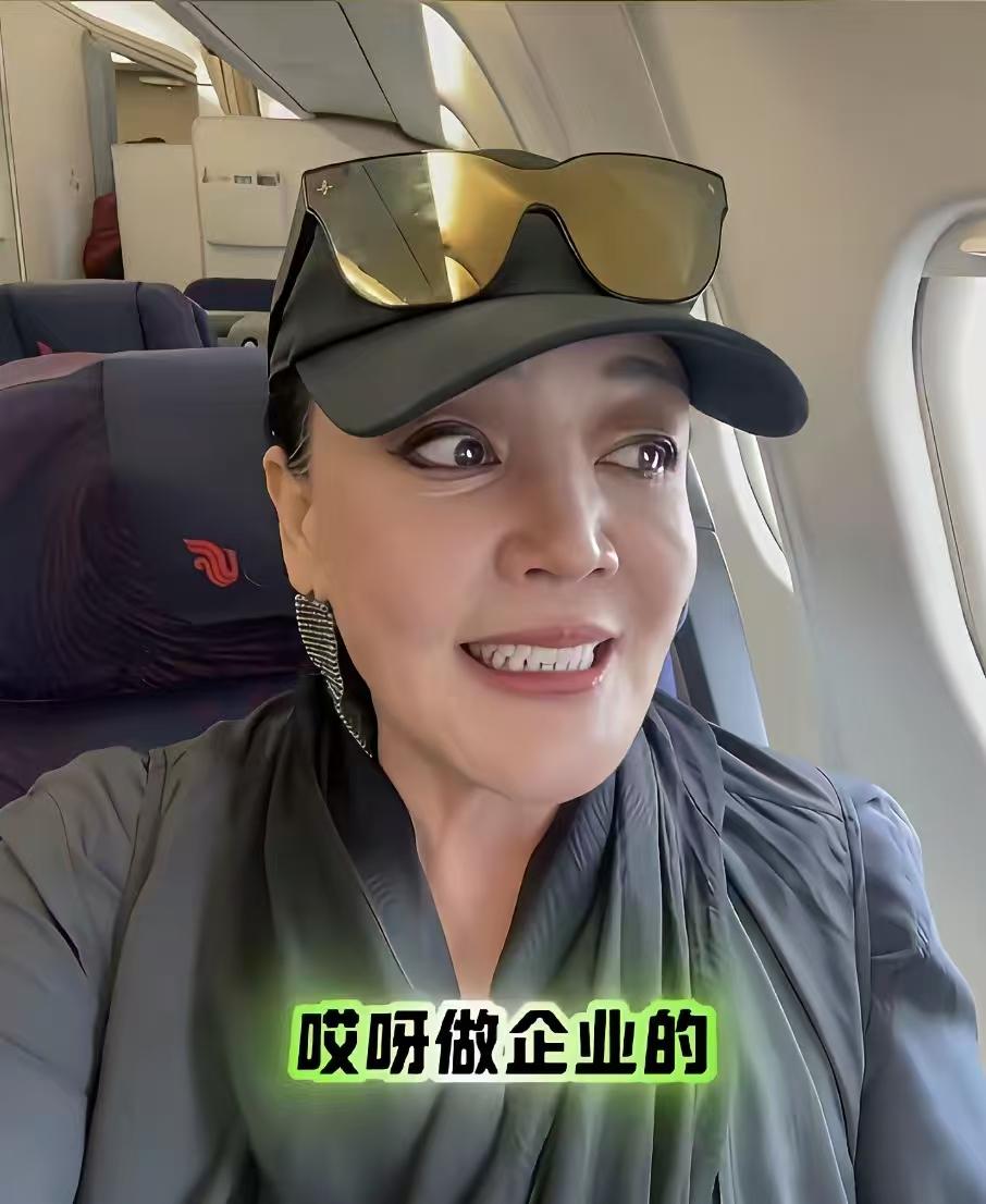 张兰为什么被许多人说满嘴跑火车？湛蓝因为有官司，就把股份转给老汪了，汪小菲也奇怪