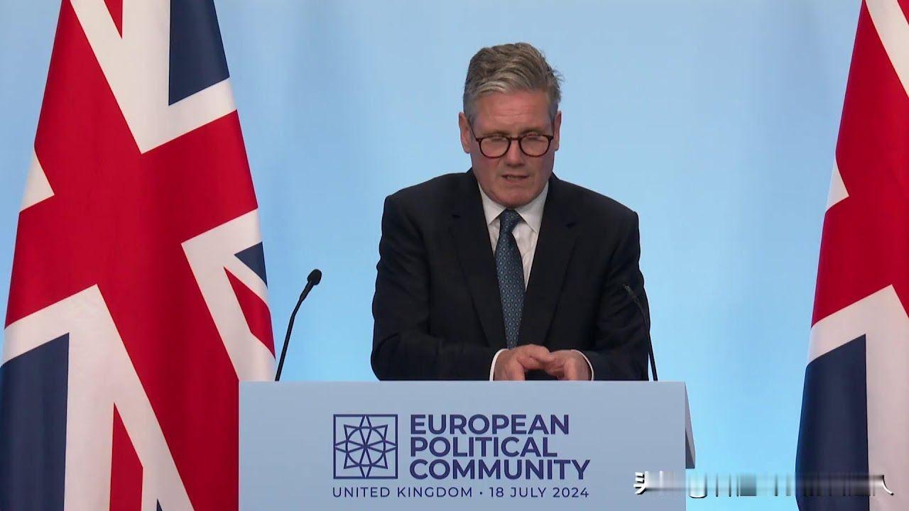 华盛顿还在下令“加固防线”，伦敦却已经偷偷“拆除引信”！很多人以为斯塔默是想搞平