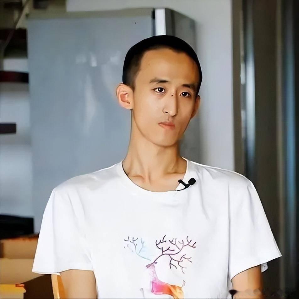 张炘炀1995年7月8日生于辽宁盘锦，中国最年轻大学生、最年轻硕士、最年轻博士生