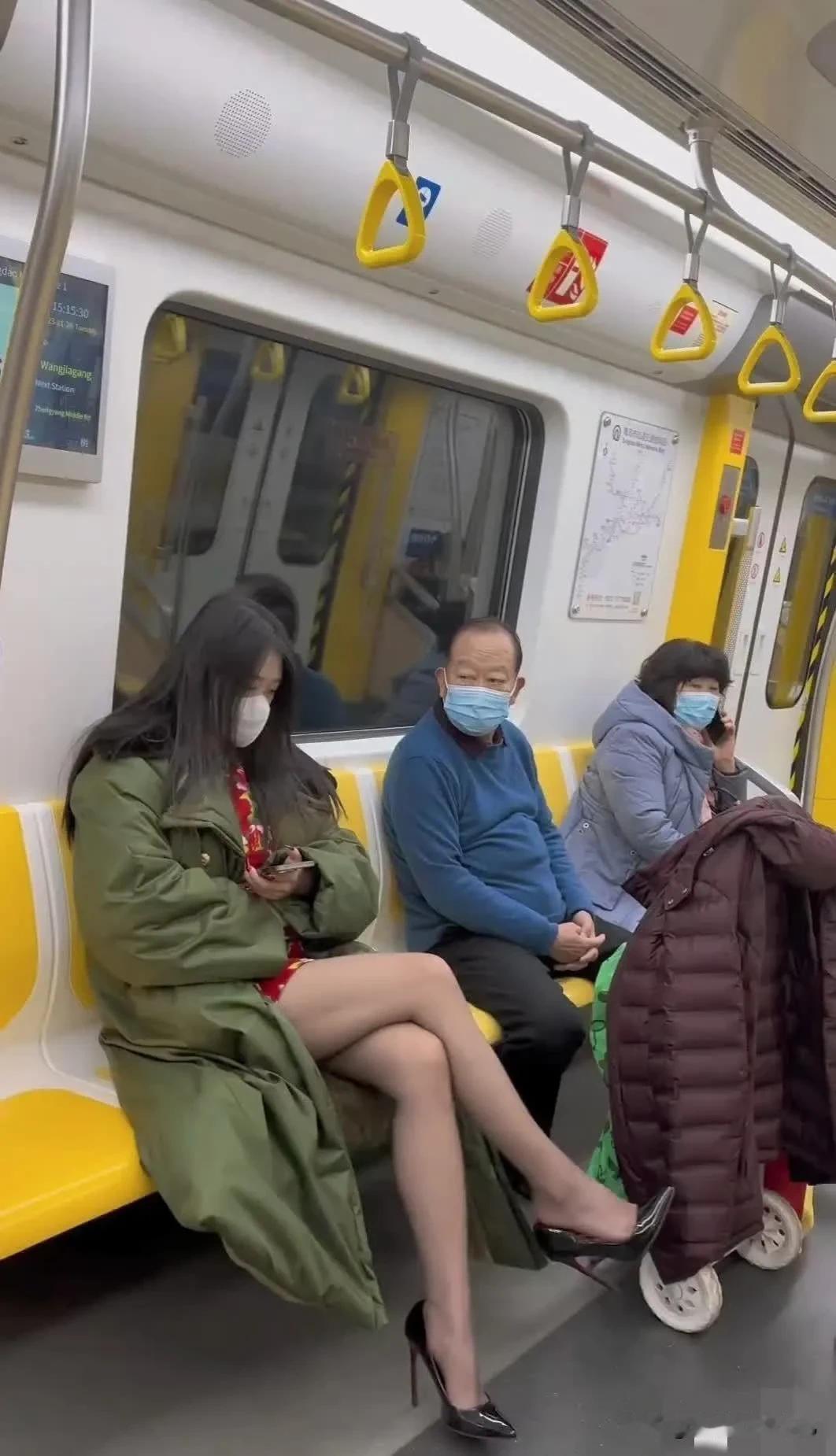 这大衣暖和，挺好看的，大爷都偷偷瞄一眼