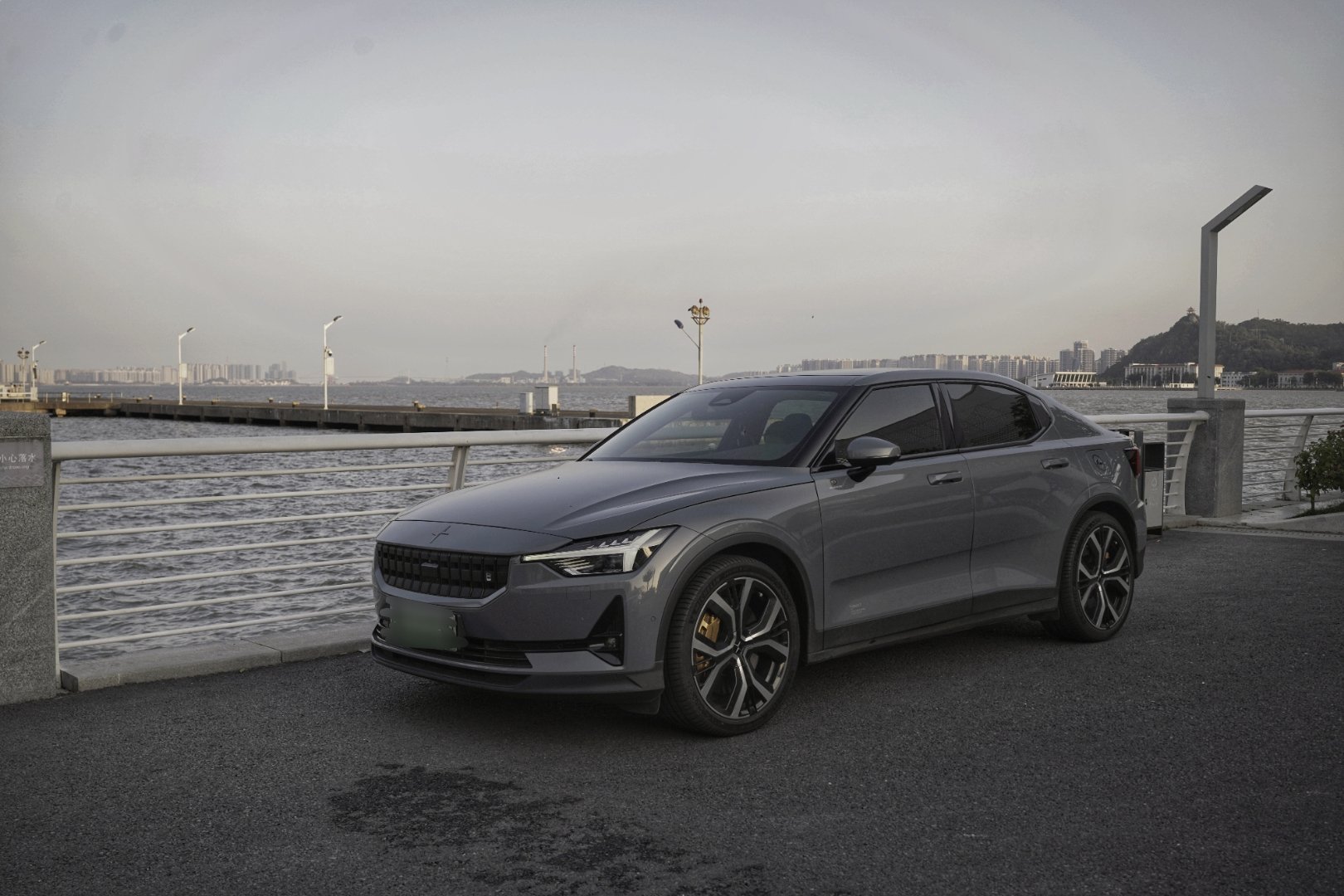 换了套米其林的PSEV，刚刚开始按原厂的2.8-.2.9 bar又颠又跳，很不习