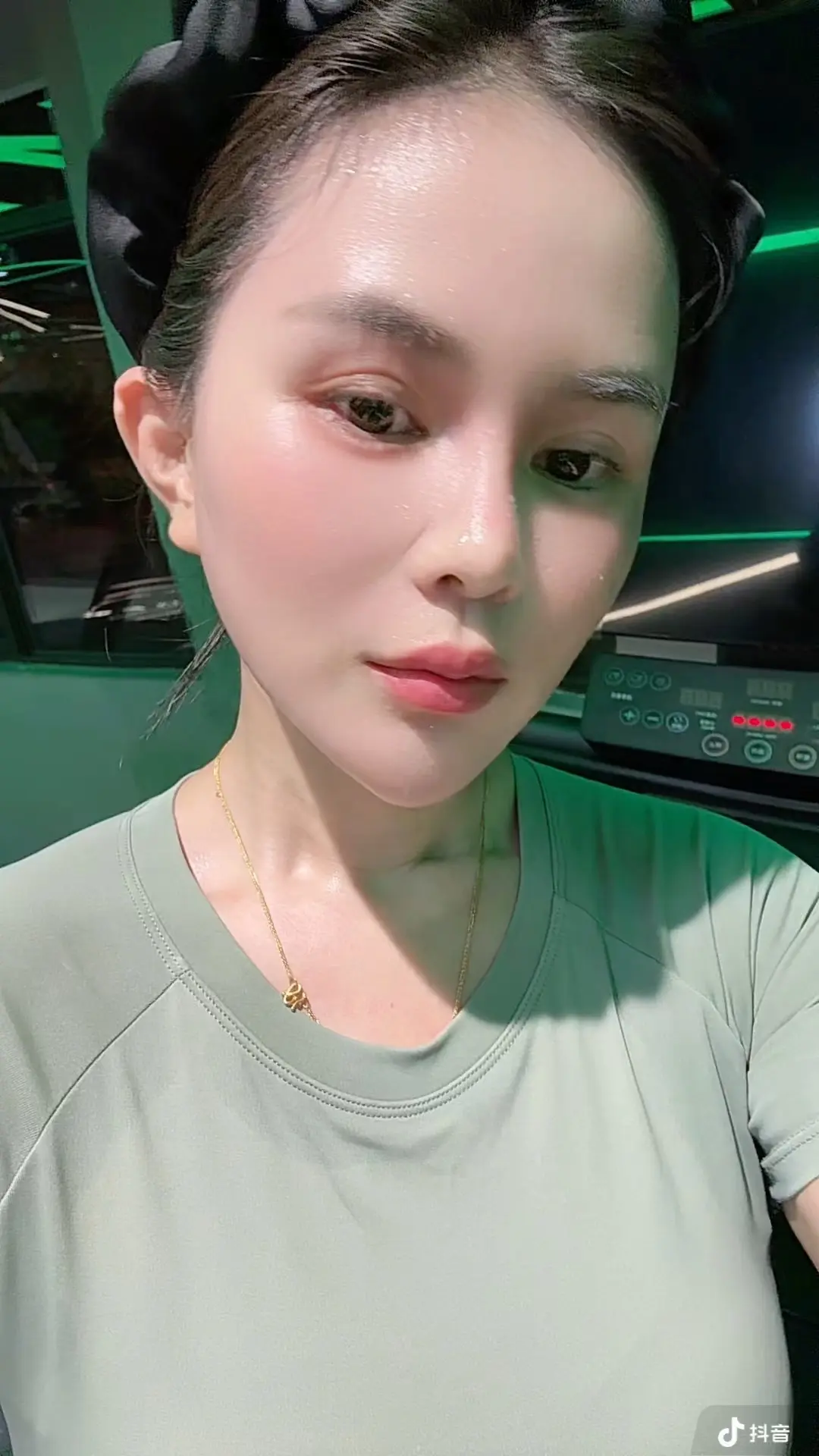 身材这东西吧 又不是命中注定 只要你愿意改变 谁都能瘦下来的 只怕你又...