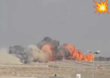 光辉光灰光速成灰-阿三的光辉战机在迪拜航空展进行飞行表演时坠毁爆炸。前天说这架光