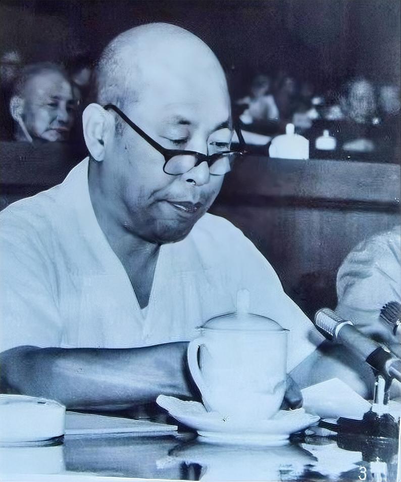 原财政部部长王丙乾 
王丙乾同志，1925年6月生，河北蠡县人。
我国财经战线和