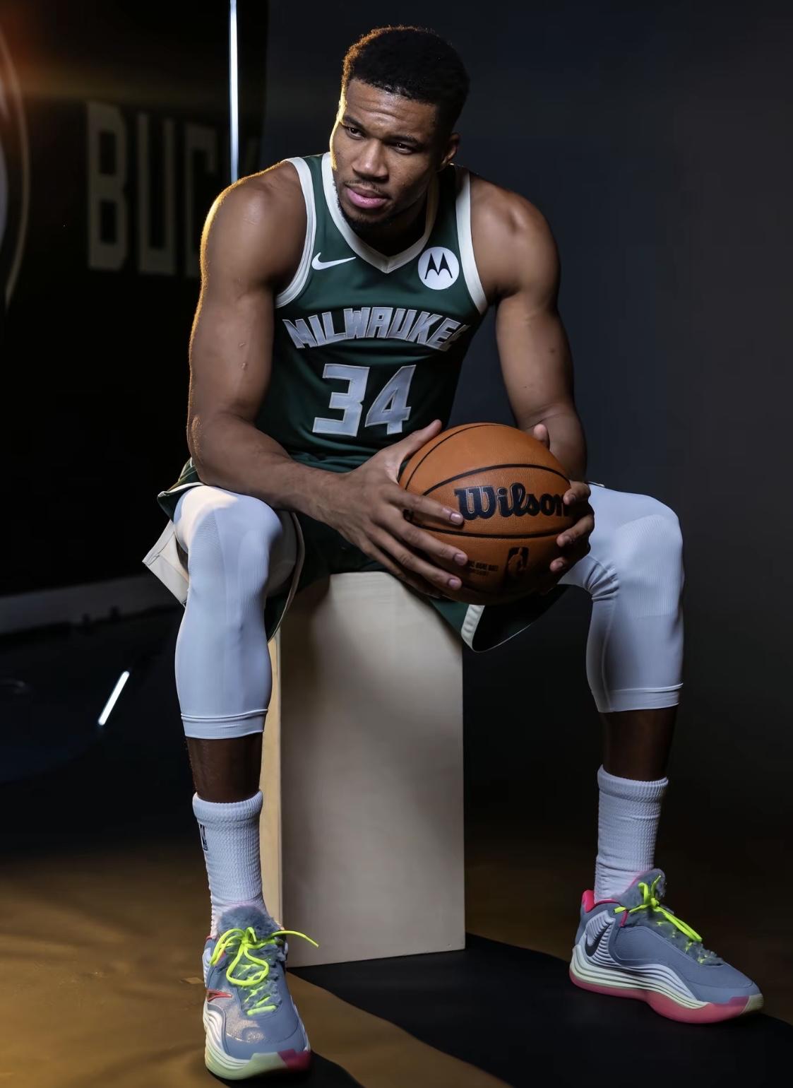 字母哥：杜，联手吗？
杜兰特：不。
字母哥：京，联手吗？
申京：不。
字母哥：门