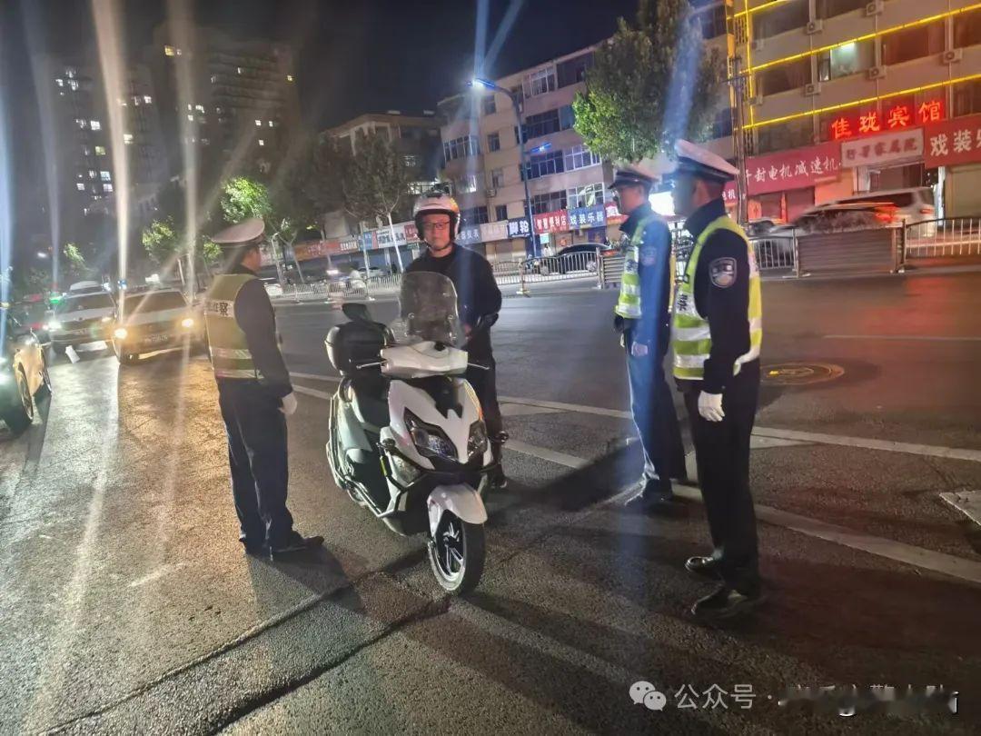 【交通秩序整治 商丘交警支队雷霆出击 夜查行动还静于民】

10月19日晚上8时