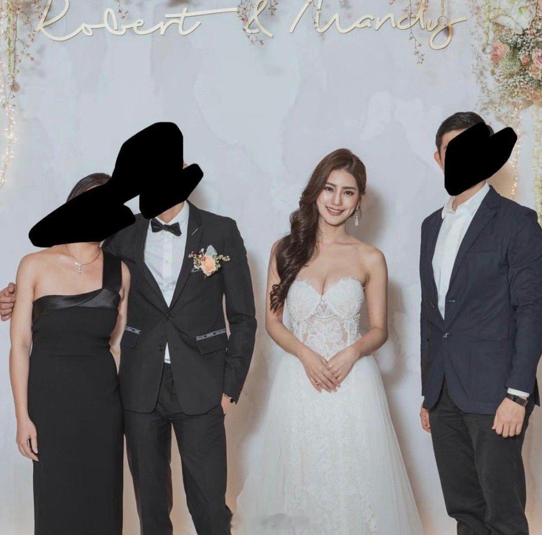 #台媒曝疑似Mandy婚纱照#这个就是Mandy婚纱照吗？按说汪知道小梅结过婚吧