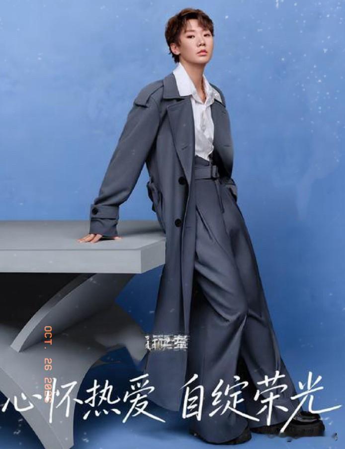 这下可算是见识到啥叫自带气场了。
王曼昱拍代言，
站上去不到十秒钟，嫌品牌方定好