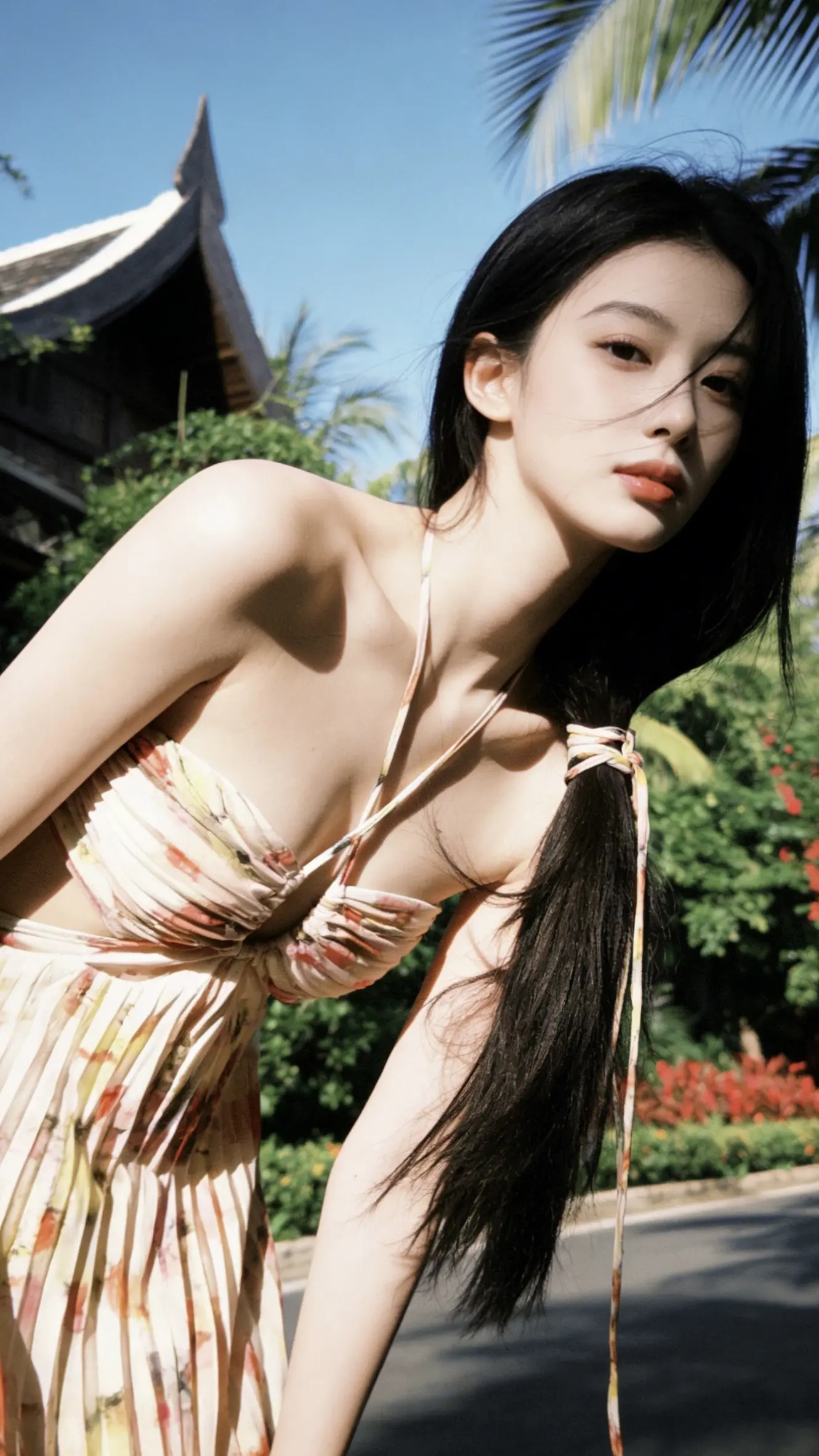 度假碎花裙，氛围感直接封神✨。五一出游穿搭再度来袭！！！ 不管是在西双...