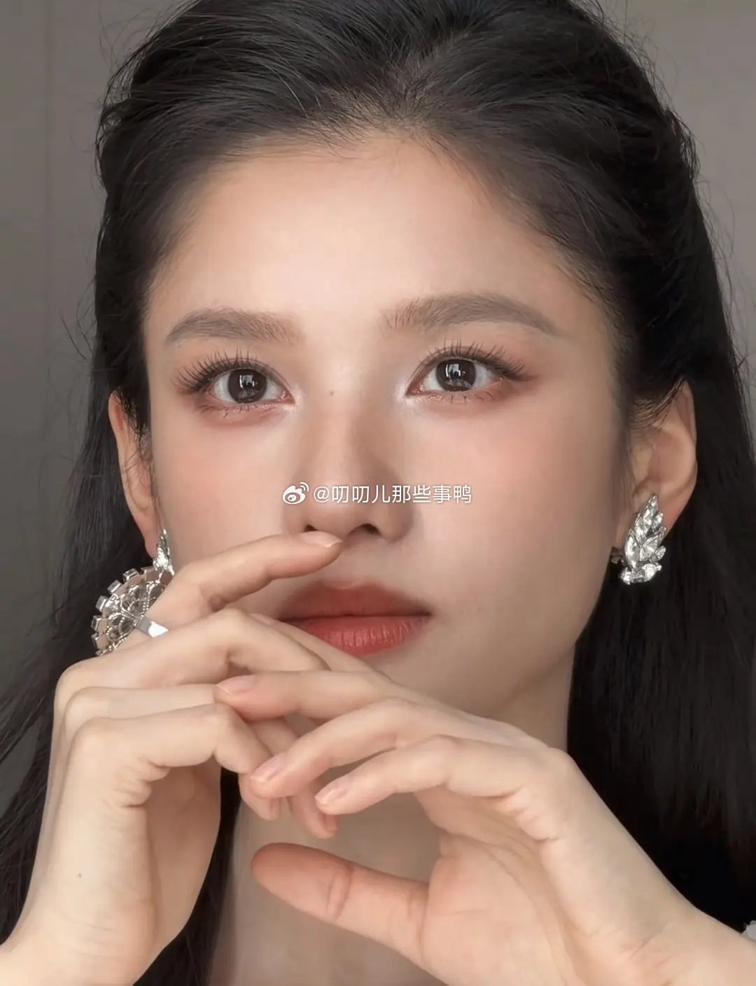 金鹤龙画的女明星们，好漂亮～