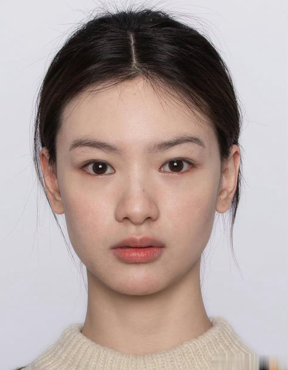 邱天美女怼脸照[舔屏][舔屏] ​​​