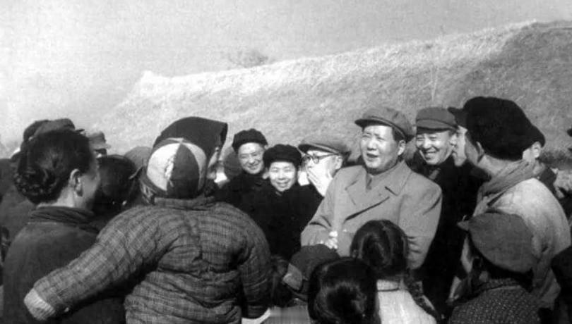 1949年，国民党将领鹿钟麟托人赠毛泽东一柄战刀，毛泽东为何坚持要见他本人？
1