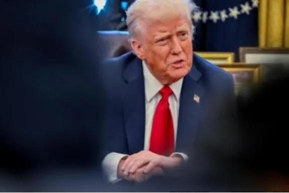 特朗普曾再次放话，中国怎么收回台湾是他们的自由，自己只有一个要求，就是别在我的眼
