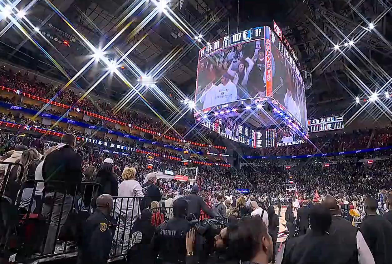 火箭111:107惊险拿下独行侠。
不得不说弗拉格确实厉害末节连续打成唯一可惜的