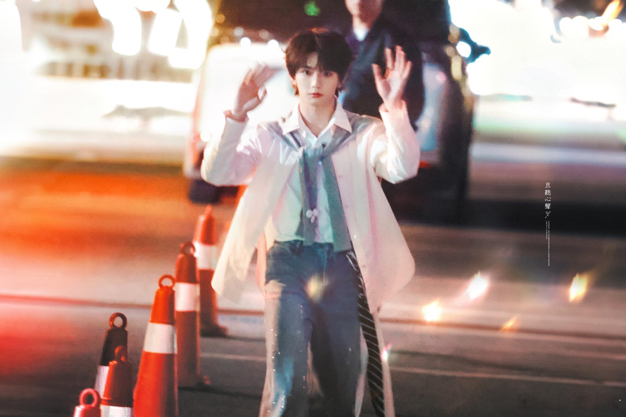 穆祉丞穆祉丞来送除夕祝福啦，希望大家新年都可以睡个好觉！也希望穆祉丞的新外务有歌