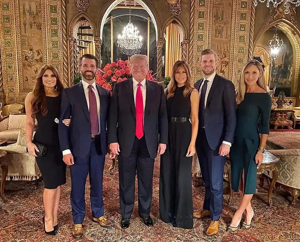 瞧这一家子身高，妥妥的高富帅
特朗普家族成员的身高，挺有意思的
特朗普身高190