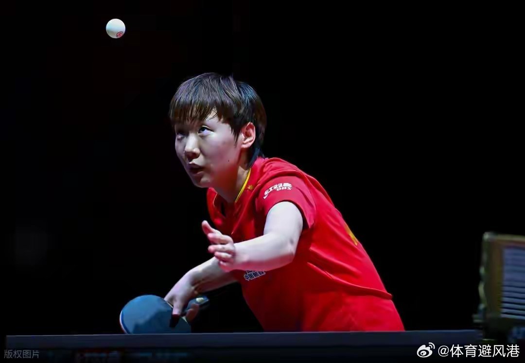 王曼昱3比0开门红 王曼昱直下三局战胜队友何卓佳，进入32强。王曼昱 ​​​
